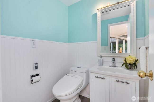 8840 Ne 24 Th St, House other with 5 bedrooms, 4 bathrooms and 3 parking in Clyde Hill WA | Image 20