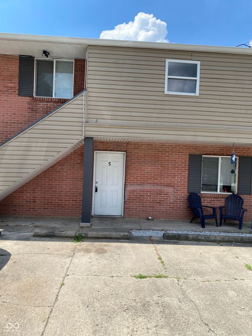 apt-5-135 Hendricks St, Shelbyville, IN, 46176-2053 | Card Image