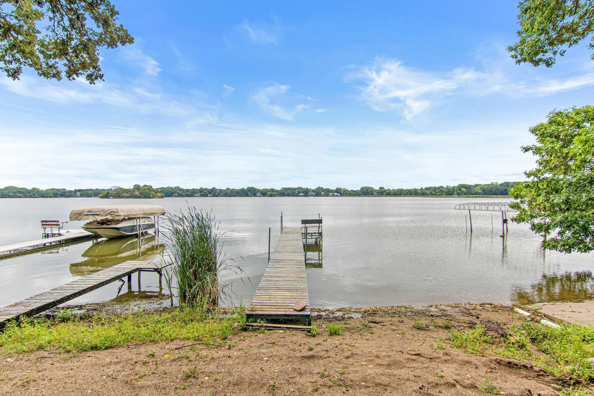 Kirkwood Ln, Minneapolis, MN 55442