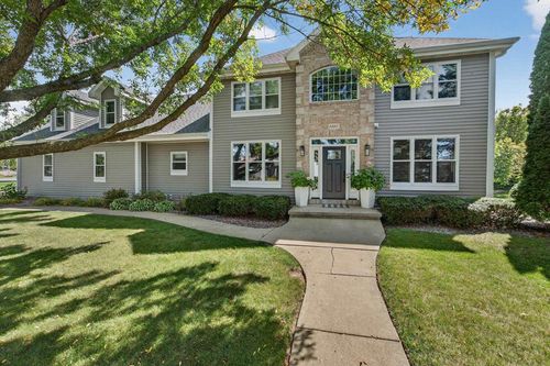 5885 Persimmon Dr, Fitchburg, WI, 53711-5007 | Card Image