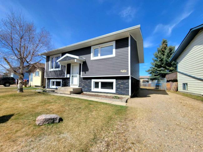 9406 81 Avenue, Home with 4 bedrooms, 2 bathrooms and 2 parking in Grande Prairie AB | Image 2