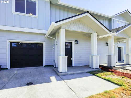 729 Periander Way, Harrisburg, OR, 97446-1400 | Card Image