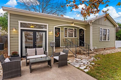 210 N Acorn St, Fredericksburg, TX, 78624-3204 | Card Image