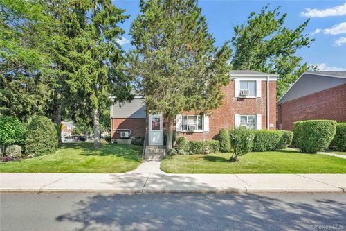 upper-224-01 Hillside Avenue, New York, NY, 11427 | Card Image