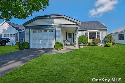 Summerwood Ct, Ridge, NY 11961