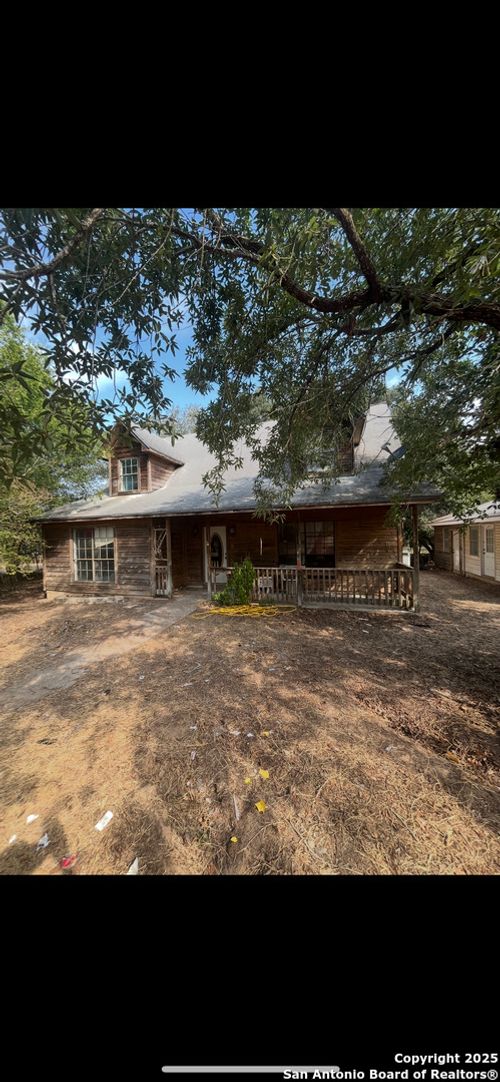 6721 County Road 401, Floresville, TX, 78114-3418 | Card Image
