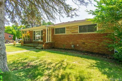 13801 Pearson Street, Home with 3 bedrooms, 1 bathrooms and null parking in Oak Park MI | Image 2