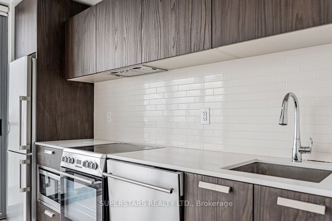 2413 - 50 Charles St E, Condo with 0 bedrooms, 1 bathrooms and null parking in Toronto ON | Image 11