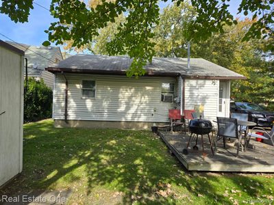 937 W University Avenue, Home with 2 bedrooms, 1 bathrooms and null parking in Madison Heights MI | Image 2