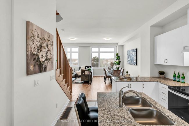 87 Inverary Cres, House attached with 3 bedrooms, 3 bathrooms and 1 parking in Vaughan ON | Image 8
