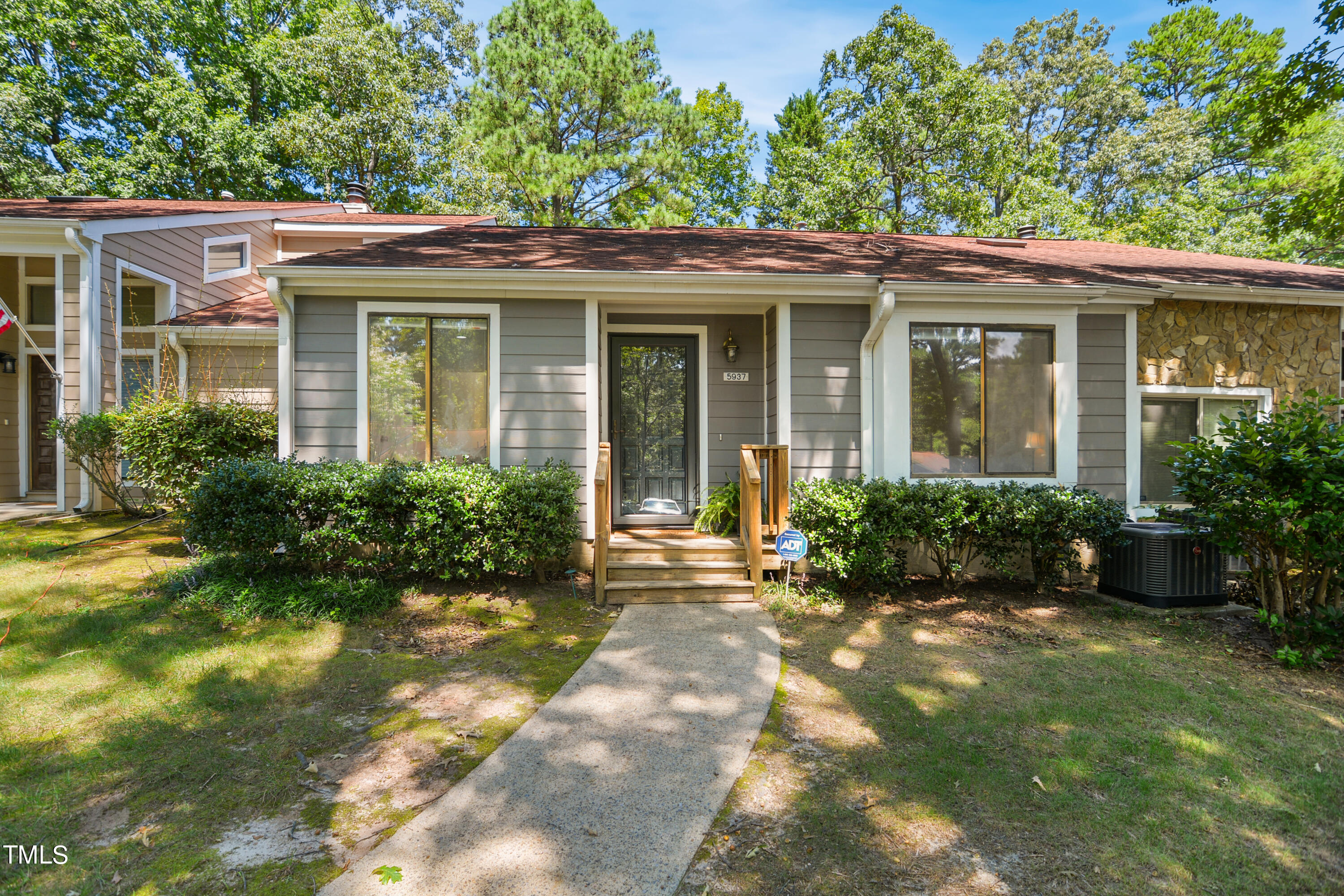 Carmel Ln, Raleigh, NC 27609