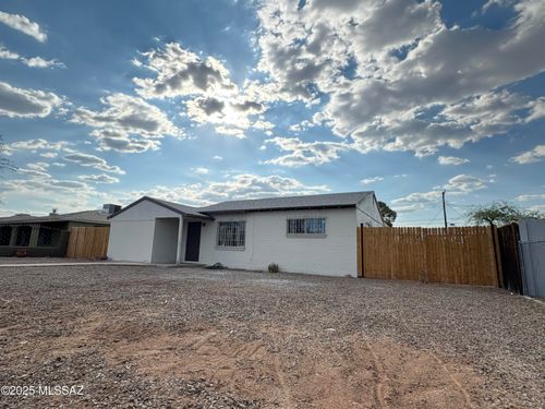 2102 S Kelvin Stra, Tucson, AZ, 85713-4144 | Card Image