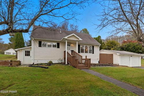 4 Crestmont Dr, Honesdale, PA, 18431-1304 | Card Image