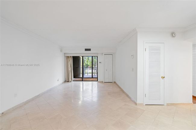 2B - 77 Crandon Blvd, Condo with 1 bedrooms, 2 bathrooms and null parking in Key Biscayne FL | Image 6