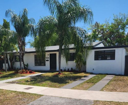 9340 Martinique Dr, Cutler Bay, FL, 33189-1756 | Card Image