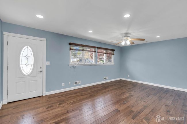 27 Brookside Rd, House other with 3 bedrooms, 3 bathrooms and null parking in Edison NJ | Image 4