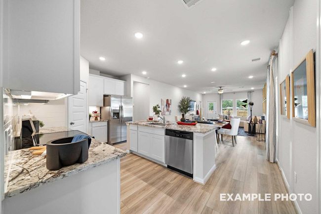 108 W Canopy Crossing Cir, House other with 5 bedrooms, 3 bathrooms and 2 parking in Conroe TX | Image 8