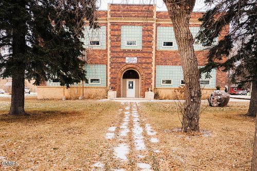 208 Center St, Wimbledon, ND, 58492-4004 | Card Image