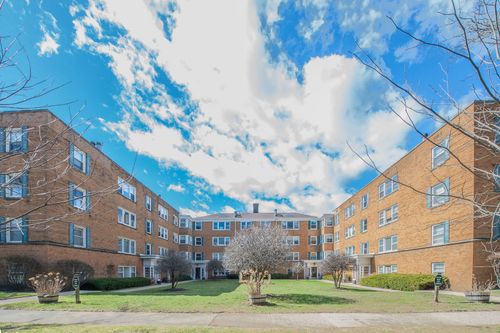 1s-524 Michigan Ave, Evanston, IL, 60202-3031 | Card Image