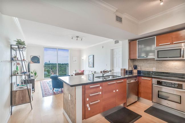 APT-718 - 2030 S Douglas Rd, Condo with 2 bedrooms, 2 bathrooms and null parking in Coral Gables FL | Image 6