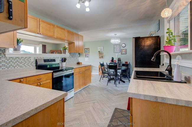 95 Railway St, House other with 3 bedrooms, 2 bathrooms and 6 parking in Lansdowne ON | Image 14