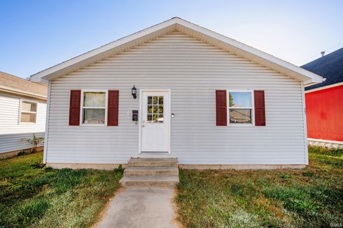 907 Rowe St, Frankfort, IN, 46041-1329 | Card Image