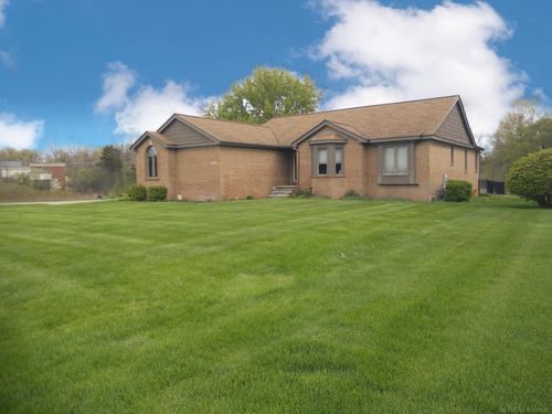 10690 Oxbow Hts, White Lake, MI, 48386-2259 | Card Image