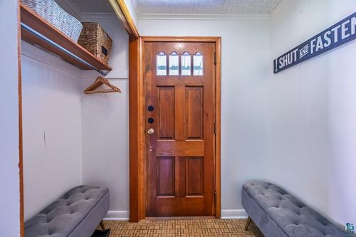 1107 Douglas Ave, Eveleth, MN, 55734-2607 | Card Image