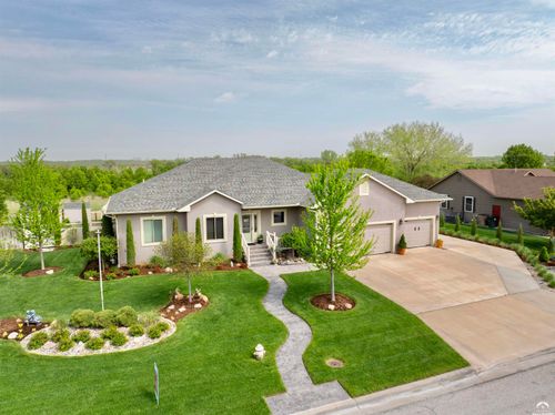 216 Kisiwa Village Rd, Hutchinson, KS, 67502-4502 | Card Image