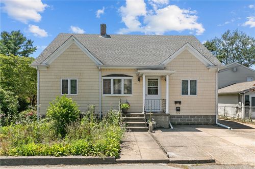101 Arlington Ave, Warren, RI, 02885-2702 | Card Image