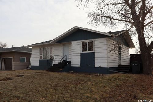 2 3rd St E, Willow Bunch, SK, S0H4K0 | Card Image