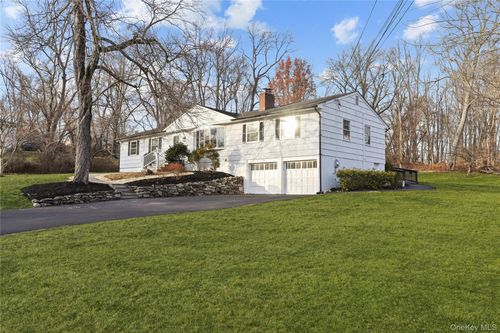 9 Seven Oaks Ln, Brewster, NY, 10509-1607 | Card Image