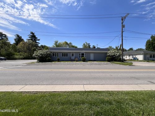 905 Farnsworth Rd, Waterville, OH, 43566-1032 | Card Image