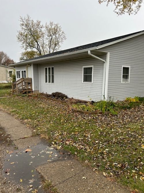 212 S Arch St, Wyanet, IL, 61379-4524 | Card Image
