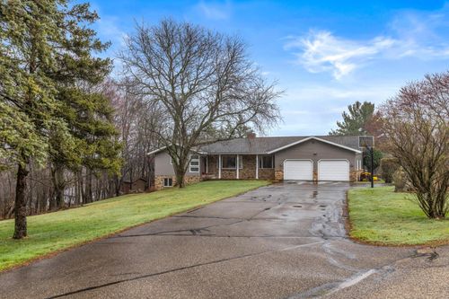 5499 Woodcrest Highlands Rd, Eau Claire, WI, 54701-9327 | Card Image