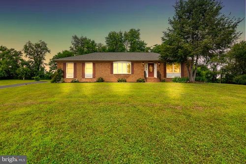 384 Stephen Ln, CHARLES TOWN, WV, 25414-4134 | Card Image