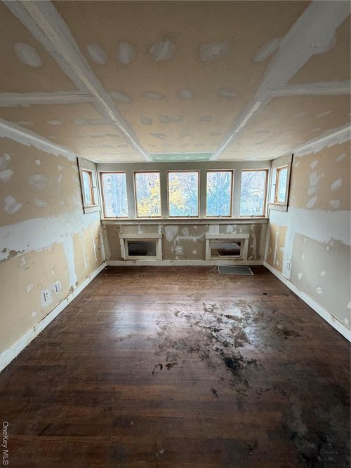 244 Tibbetts Rd, Yonkers, NY, 10705-2646 | Card Image