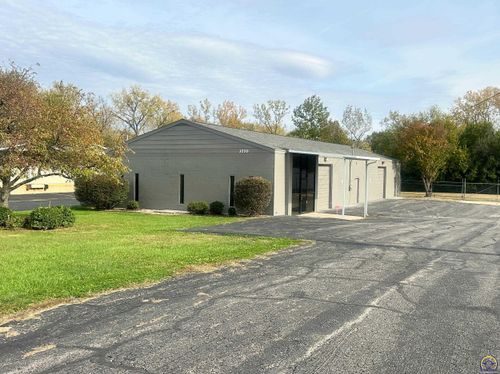 3770 Sw South Park Ave, Topeka, KS, 66609-1420 | Card Image