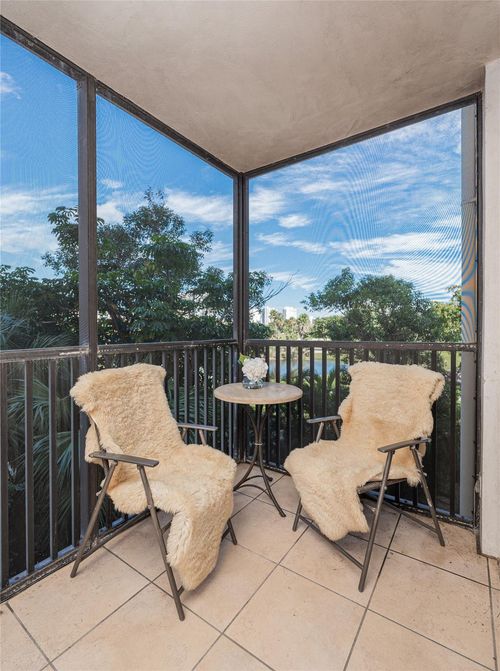 332-20379 W Country Club Dr, Aventura, FL, 33180-1666 | Card Image