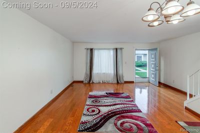 28442 Universal Drive, Condo with 2 bedrooms, 1 bathrooms and null parking in Warren MI | Image 2