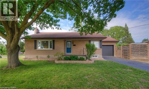 88 Broadmoor Ave, Kitchener, ON, N2C1Y7 | Card Image