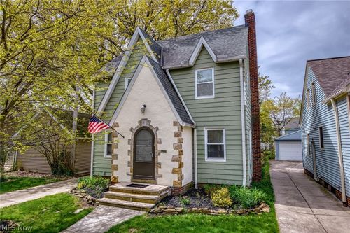 174 E 208th St, Euclid, OH, 44123-1016 | Card Image