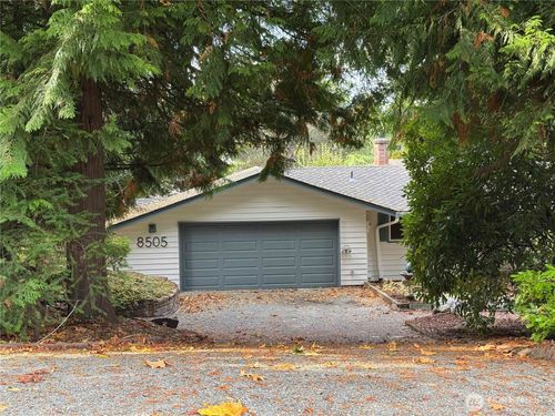 8505 Ne 27th Pl, Clyde Hill, WA, 98004-1640 | Card Image