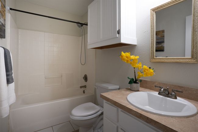 Bath #3 between beds 3 & 4 | Image 32