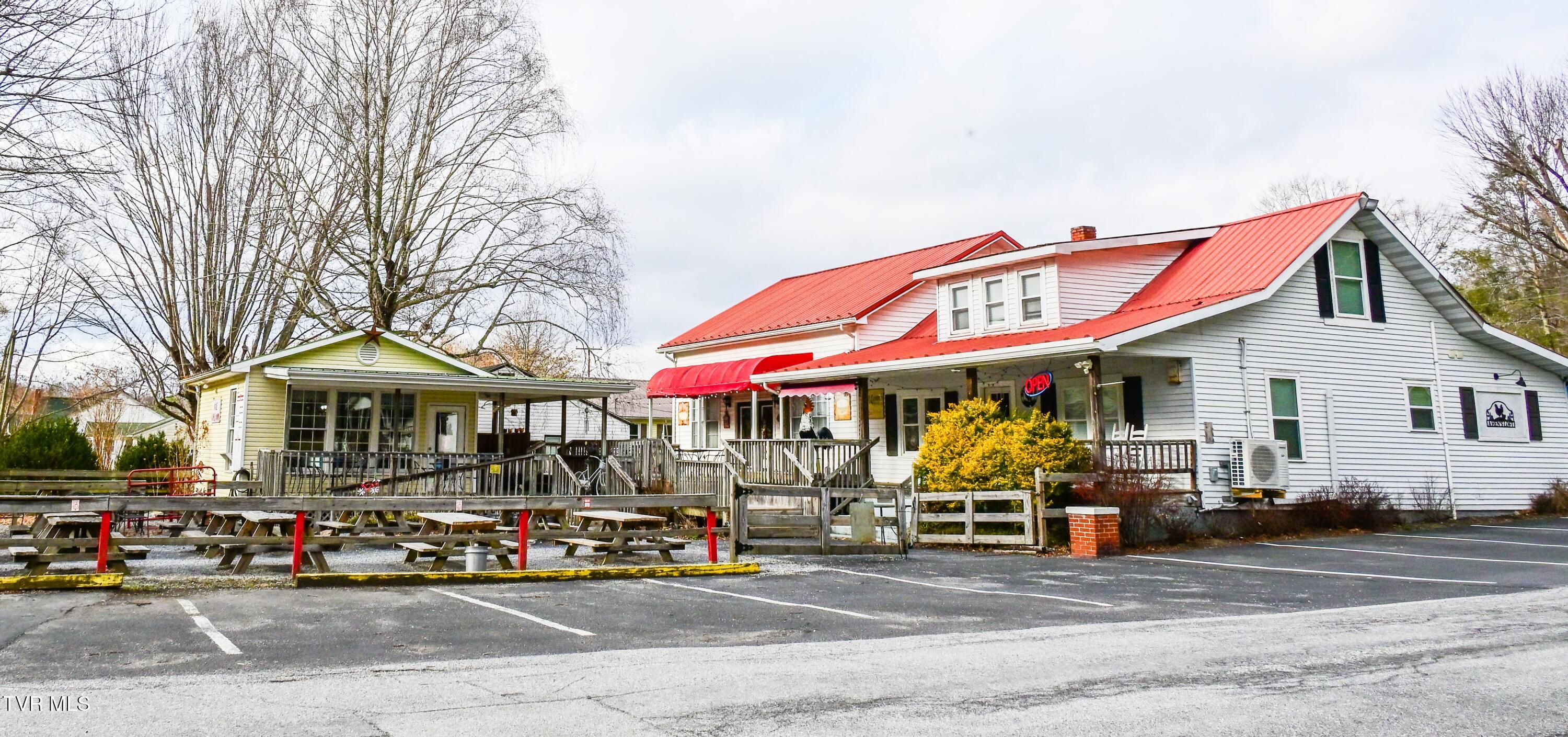 409 Fritz St, Damascus, VA 24236