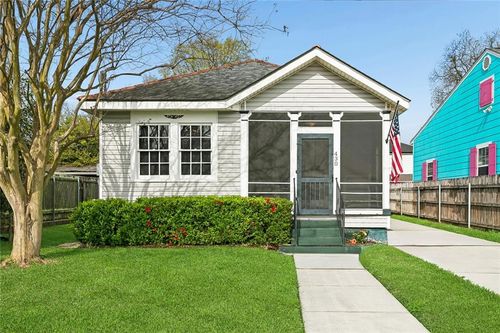 430 Lebeau St, Arabi, LA, 70032-1526 | Card Image