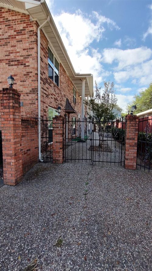 4513 Avenue P 1/2, Galveston, TX, 77551-4951 | Card Image