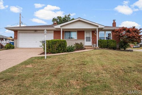 9920 Casa Rosa Dr, Affton, MO, 63123-6219 | Card Image