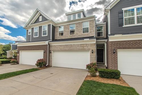 5782 Whispering Springs Dr, Ann Arbor, MI, 48108 | Card Image