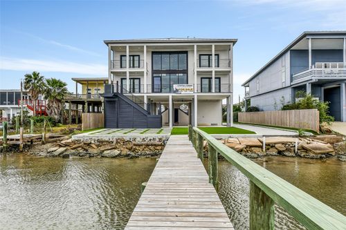 9208 W Bay Rd, Galveston, TX, 77554-7167 | Card Image